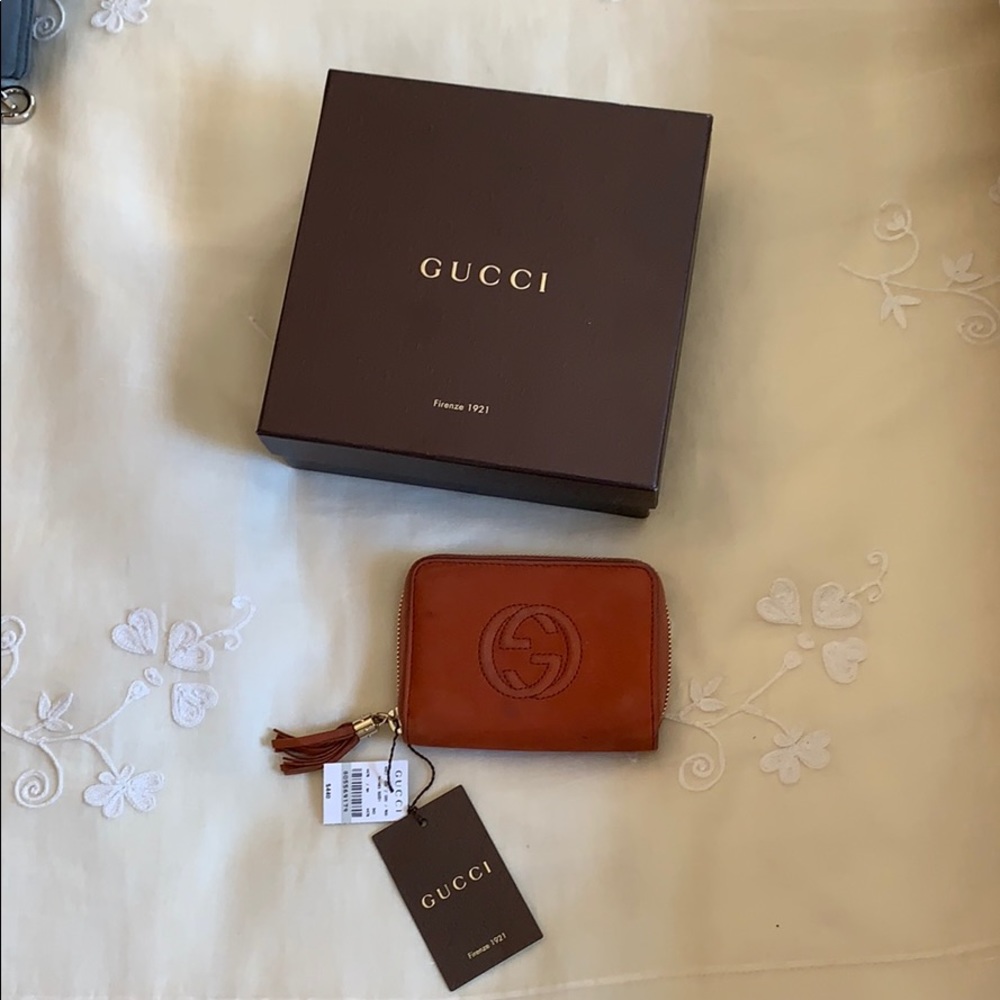 Lightly used GUCCI AUTHENTIC WALLET